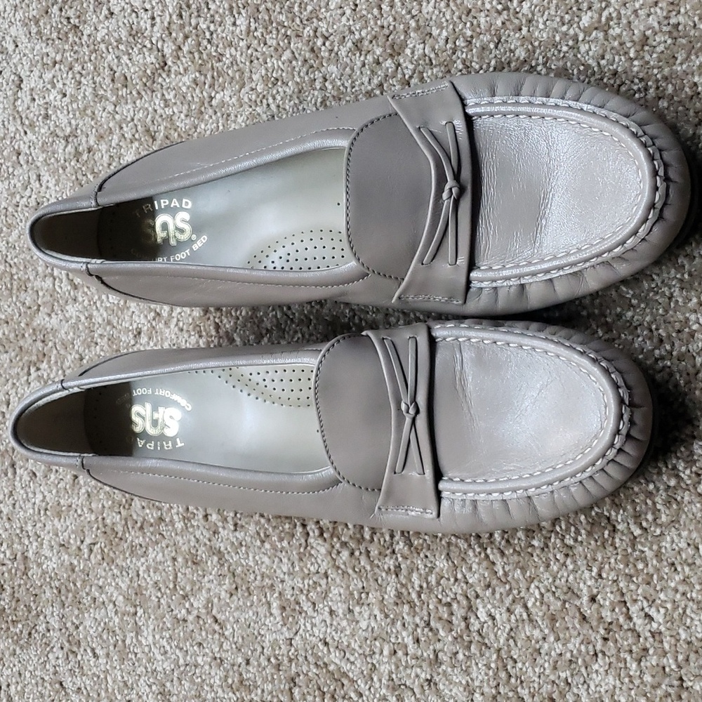 SAS Women’s closed toe loafer 9.5 S 9 1/2